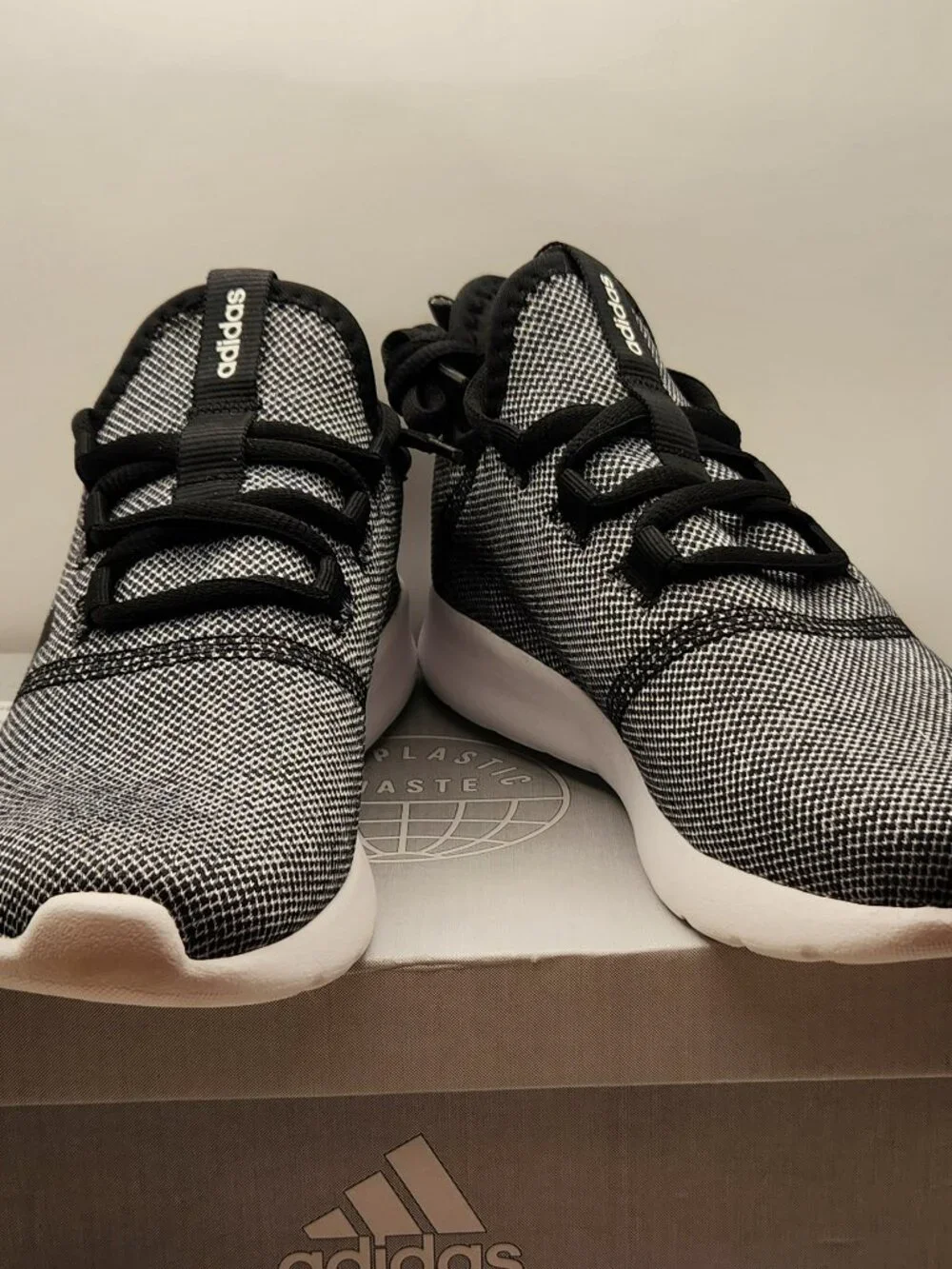 Adidas Cloudfoam Comfort Pure 2.0 sz 6 M gray black NIB